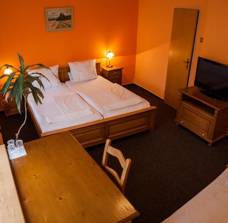 Hotel A Restaurace U Hrncire Kutna Hora Room photo